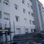 ITE sur un immeuble en Normandie réalisée par l'entreprise cris ravalement.