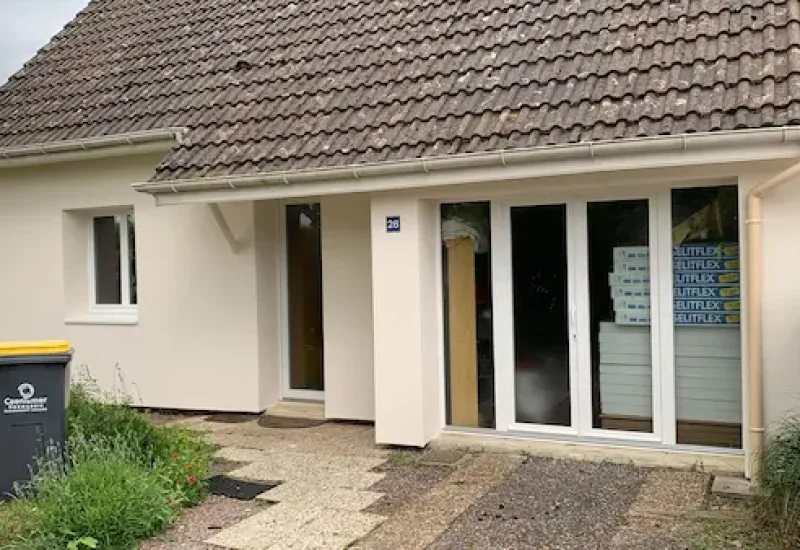 Vue extérieure d'une maison après un ravalement de façade réalisé par Cris Ravalement