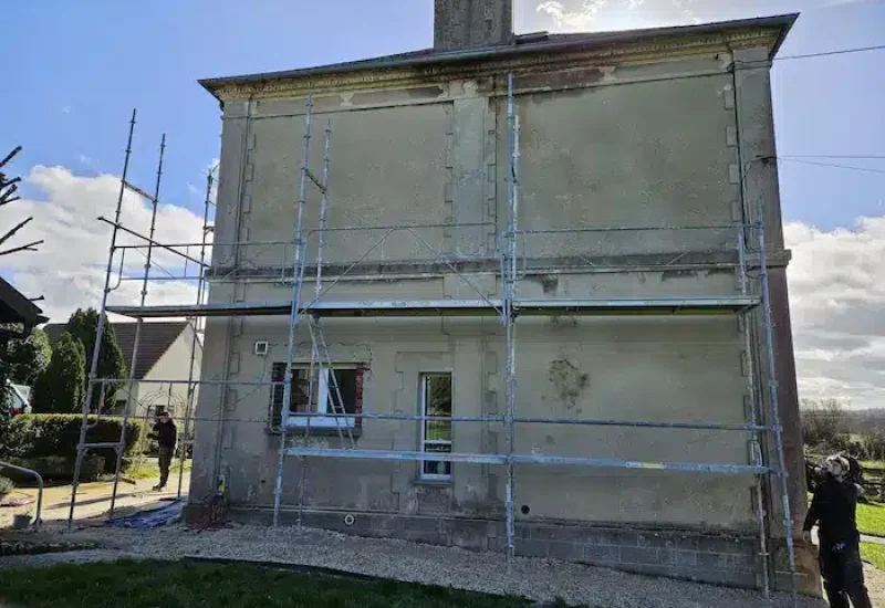 batisse avant les travaux de rénovation de l'équipe cris ravalement.