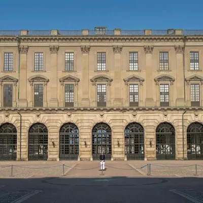 grand batiment avec de belles modénature à caen